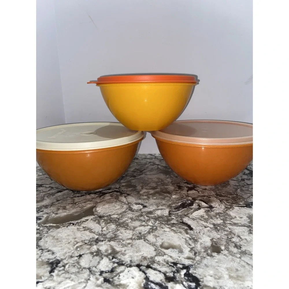 Vintage Tupperware Nesting Mixing Bowls Set of 3 With Lids